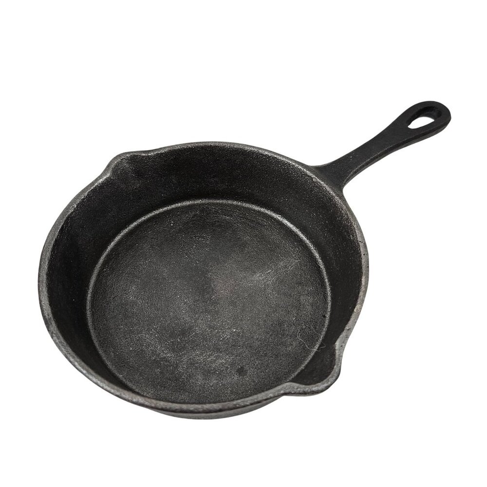 Cast Iron Skillet Double Pour Spout Made In China 6 in Diameter Handle Loop - Picture 1 of 10
